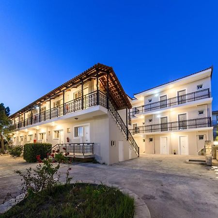 Karras Livin Laganas Exterior foto