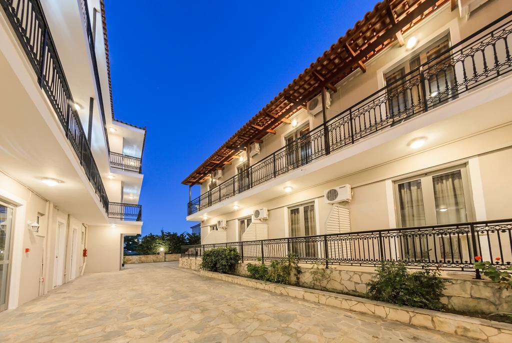 Karras Livin Laganas Exterior foto
