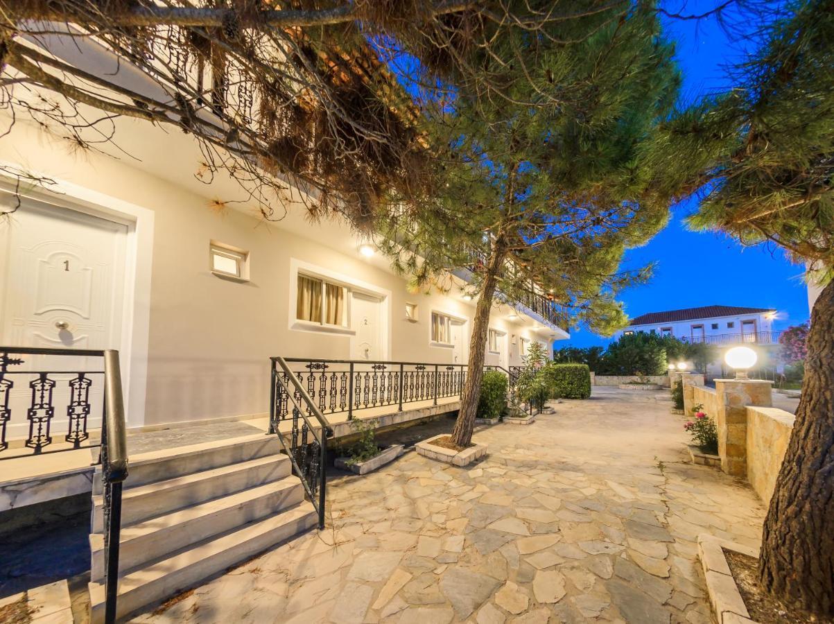 Karras Livin Laganas Exterior foto